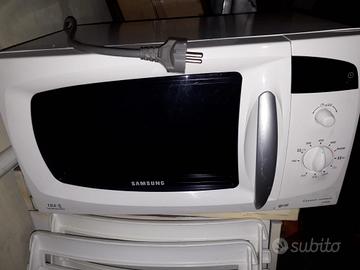 microonde Samsung modello CE282DN