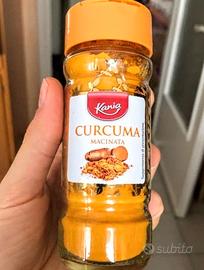 Due barattoli di Curcuma macinata sigillati