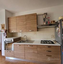 cucina completa di elettrodomestici 