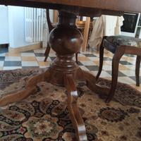 tavolo tondo allungabile con sei sedie