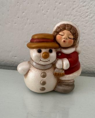 Thun bimba del Natale con pupazzo di neve