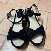 Sandalo con zeppa nero