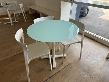 Tavolino in vetro e 3 sedie Calligaris