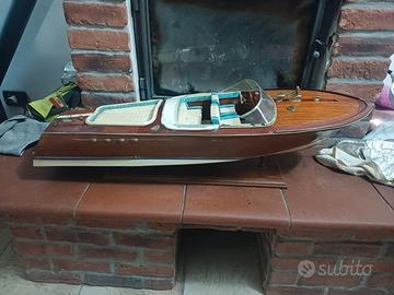 modellino motoscafo riva aquarama