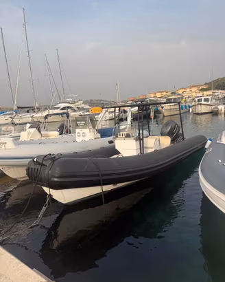 GOMMONE-NOVA MARINE 7 MT – YAMAHA 150 CV – TUBOLAR