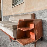 Divano vintage con mobile laterale – anni ’50/’60