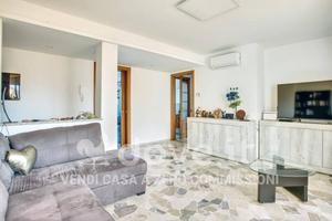 Appartamento di 82 m² con 3 locali e box auto a In
