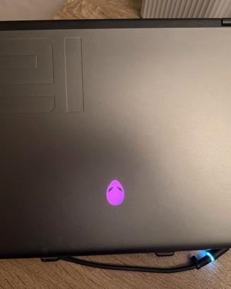 Alienware m16 R2 – Intel Core Ultra 9 185H | RTX 4