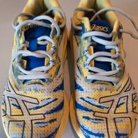 scarpe da tennis e passeggio