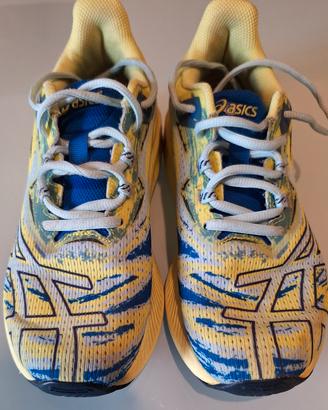 scarpe da tennis e passeggio