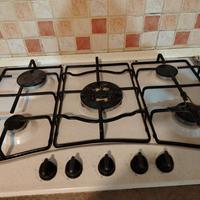 cucina completa di elettrodomestici