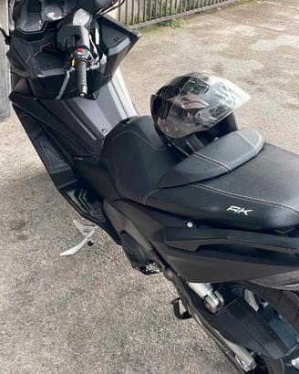 Kymco AK 550 con apenna 5200 KM come  nuovo