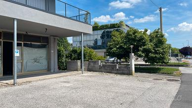 Negozio per bar con plateatico