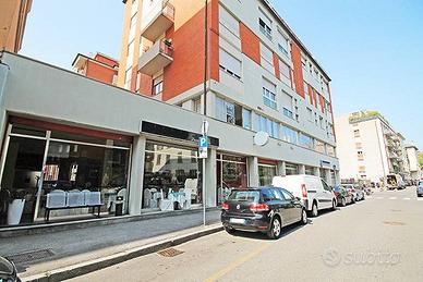Immobile di 700 m² con più di 5 locali a Bergamo