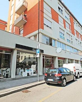 Immobile di 700 m² con più di 5 locali a Bergamo