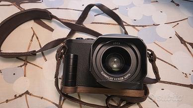 Leica Q più accessori.