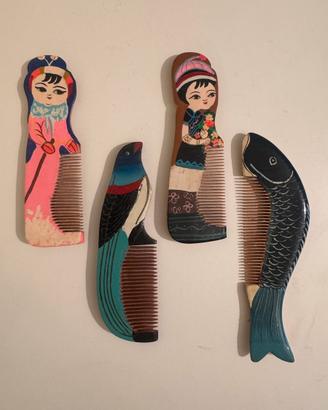 4 pettini cinesi vintage in legno dipinto