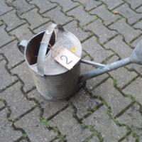 annaffiatoi antico in lamiera 