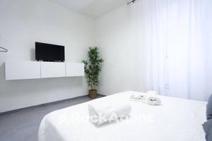 VIA TRIBUNALI AD.ZE TRILOCALE RISTRUTTURATO