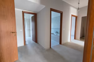 Quadrilocale ristrutturato 2 p auto e cantina