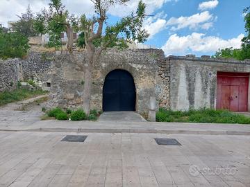 Cantina con giardino centro storico Laterza