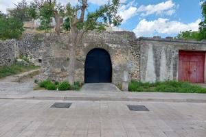 Cantina con giardino centro storico Laterza