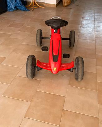 Kart a pedali per bambini marca Ferrari