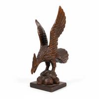 Scultura artigianale in legno: aquila maestosa