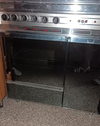 cucina a gas a 5 fuochi
