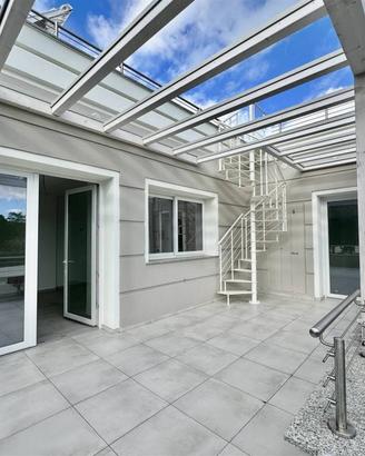 Appartamento di 110 m² con 5 locali e posto auto a