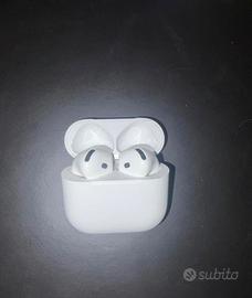 Apple AirPods 4 con cancellazione attiva rumore