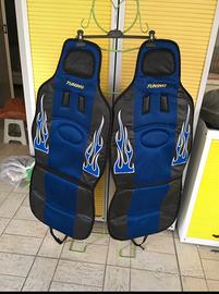 Schienali blu per automobile sportiva