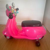 Vespa giocattolo cavalcabile