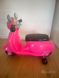 Vespa giocattolo cavalcabile