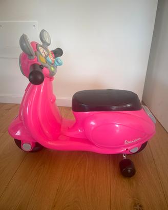 Vespa giocattolo cavalcabile