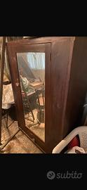 Armadio vintage con specchio