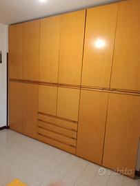 camera ragazzi con scrivania  e due letti