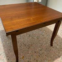 Tavolo in legno completo di sedie