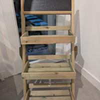 Scaffale in legno per fiori e piante