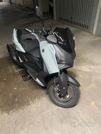 xmax tech max 125