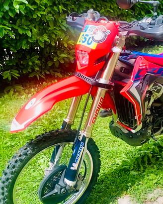 Moto Honda CRF450R targato