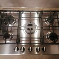 piano cottura Ariston 5 fuochi