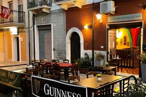 Dehors Pub, Bar, Ristorante