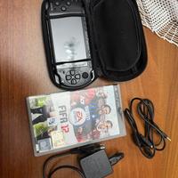 Sony PSP piu FIFA 12 e accessori