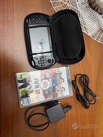 Sony PSP piu FIFA 12 e accessori