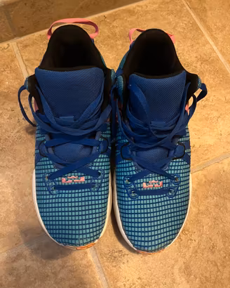 Nike LeBron Witness 6 basketball shoes