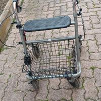 deambulatore per anziani 