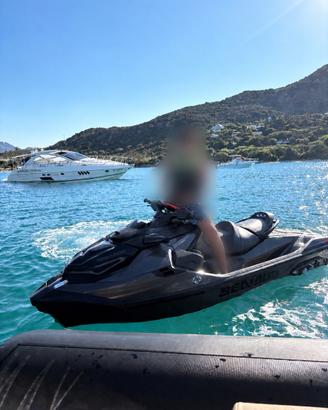 Seadoo Rxt-X 300, triple black, 2022 + pedana