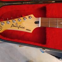 chitarra elettrica mancina con custodia 
