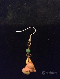 Orecchino con piccolo gnometto in ceramica